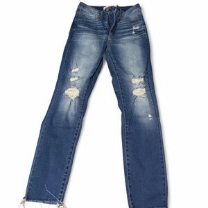 women’s distressed bke jeans💗